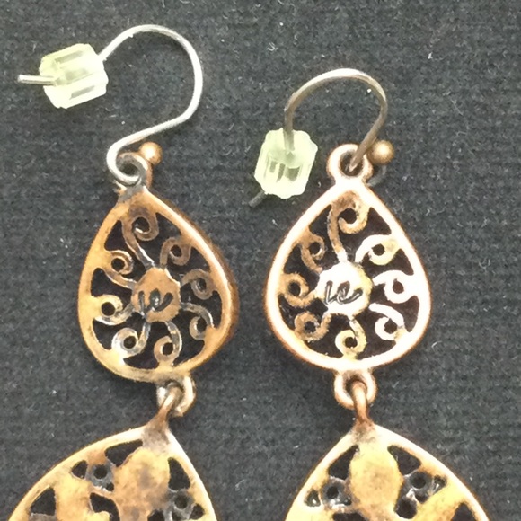 Liz Claiborne Bronze Tone Green Cabachon Filligree Dangle Earrings - Picture 7 of 7